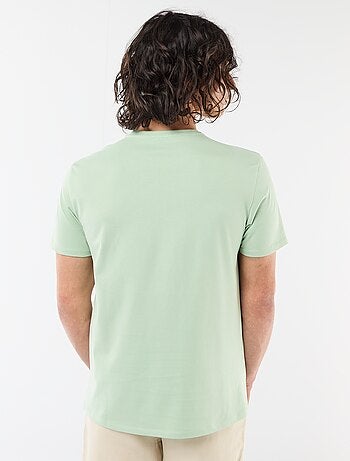 T-shirt liso de manga curta com bordado