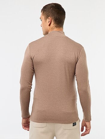 T-shirt liso de mangas compridas e gola alta