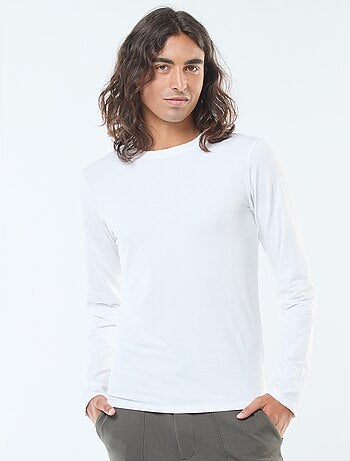 T-shirt liso de mangas compridas e gola redonda