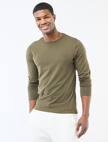 T-shirt liso de mangas compridas e gola redonda