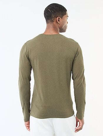 T-shirt liso de mangas compridas e gola redonda