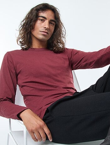 T-shirt liso de mangas compridas e gola redonda