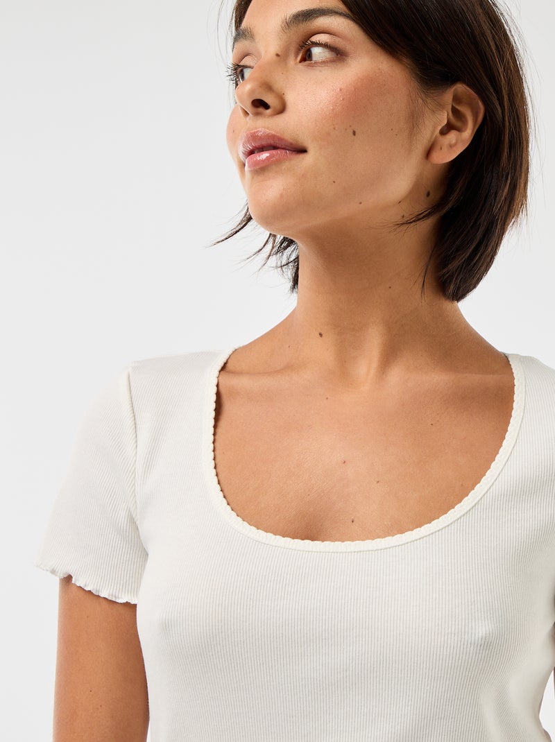 T-shirt liso em malha canelada de manga curta Branco - Kiabi