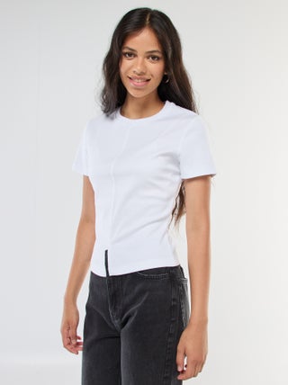 T-shirt liso em malha canelada fina