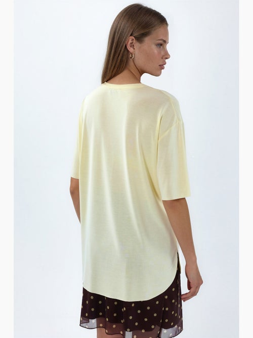 T-shirt loose fit com gola redonda busem - Kiabi T-shirt loose fit com gola redonda busem - Kiabi