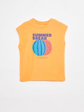 T-shirt manga cava com estampado à frente