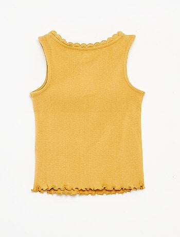 T-shirt manga cava em malha nervurada