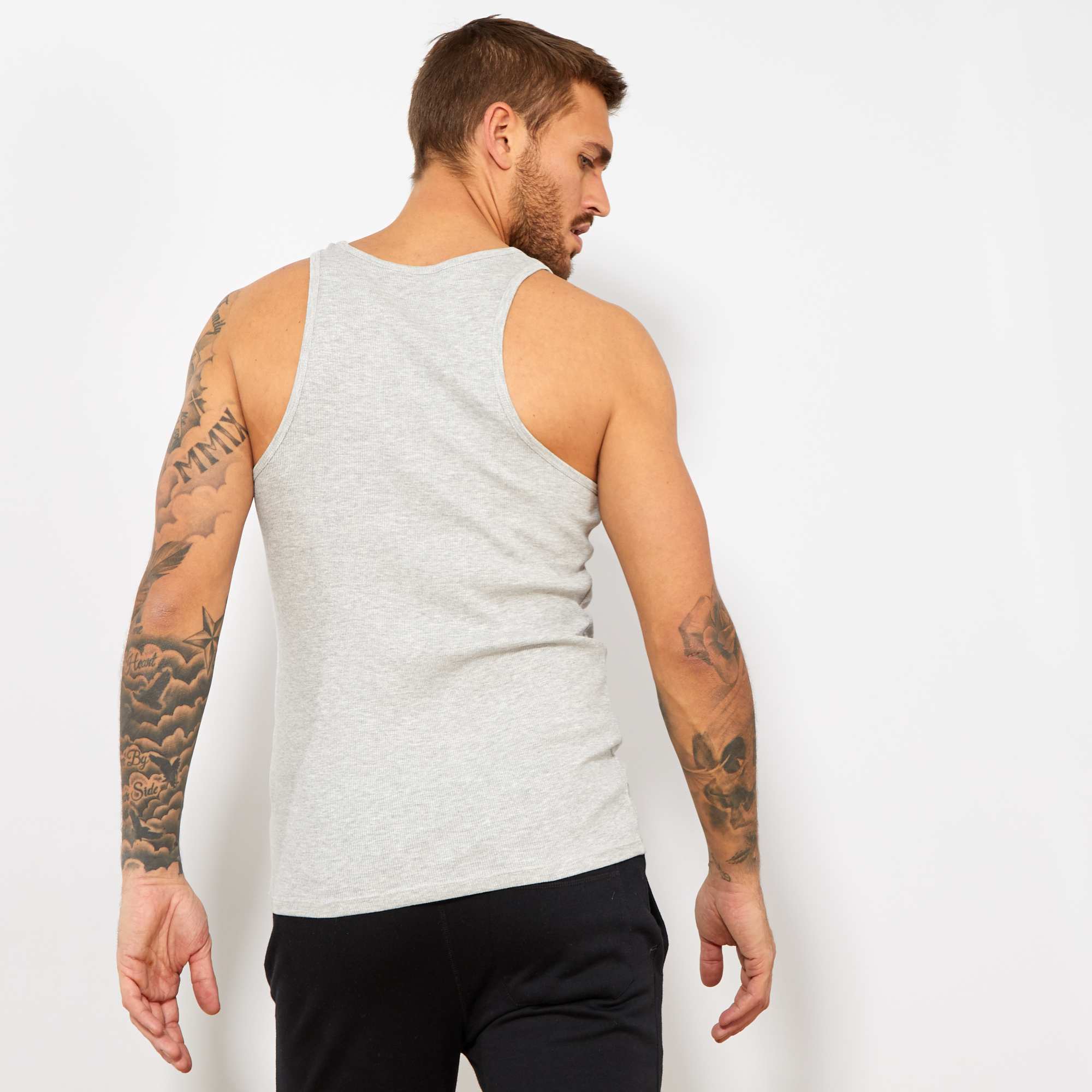 T-shirt manga cava fitted liso em algodão Homem do S até XXL - Preto