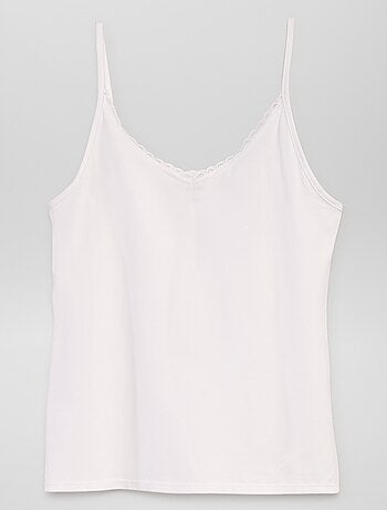 T-shirt manga cava interior de alças finas