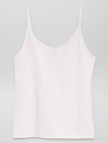 T-shirt manga cava interior de alças finas