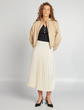 T-shirt nervurada com botões de fantasia