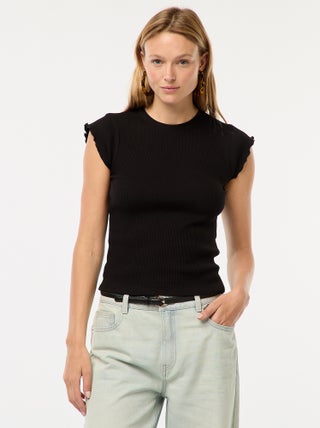 T-shirt nervurada com mangas de folhos