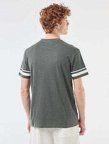 T-shirt 'One Piece' em algodão liso com riscas nas mangas