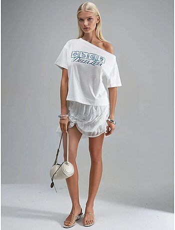 T-shirt one-shoulder estampada com decote barco hiccup
