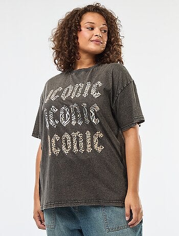 T-shirt 'Only 'Carmakoma' com estampado e mangas curtas