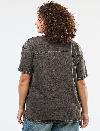 T-shirt 'Only 'Carmakoma' com estampado e mangas curtas