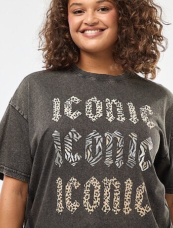 T-shirt 'Only 'Carmakoma' com estampado e mangas curtas