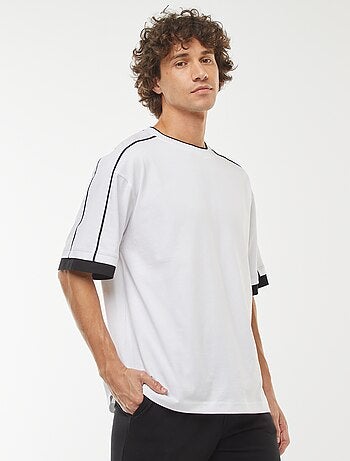 T-shirt oversize com linha