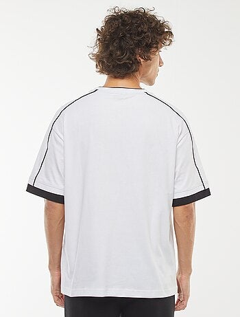 T-shirt oversize com linha