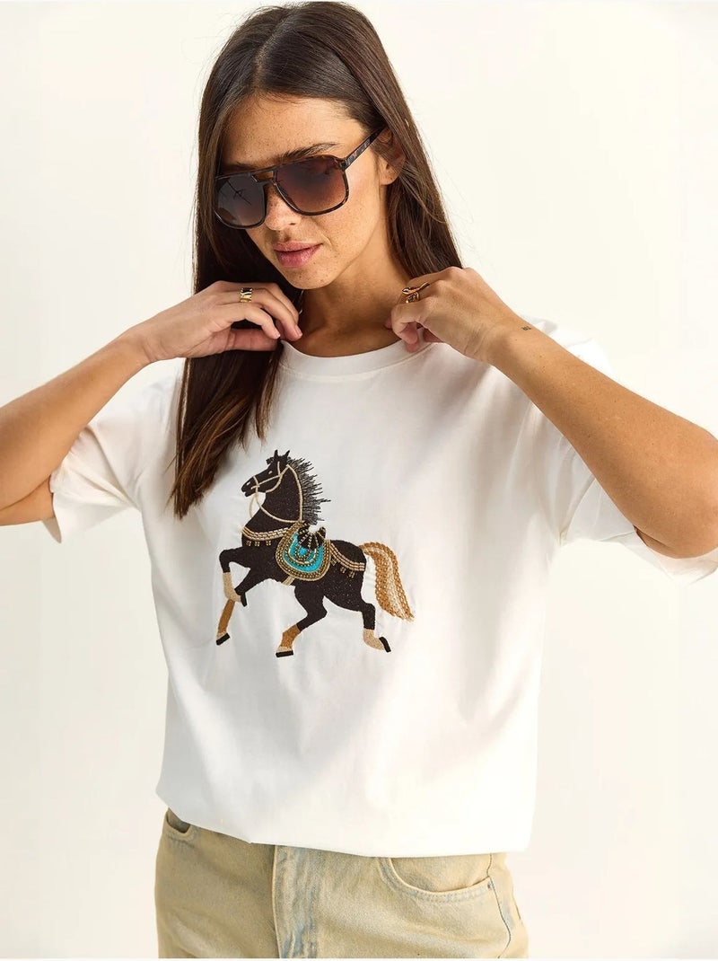 T-shirt oversized com bordado e lantejoulas, gola redonda lucci Branco - Kiabi