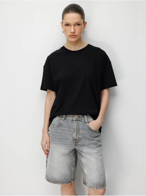T-shirt oversized de gola redonda lisa com racha mixray - Kiabi T-shirt oversized de gola redonda lisa com racha mixray - Kiabi