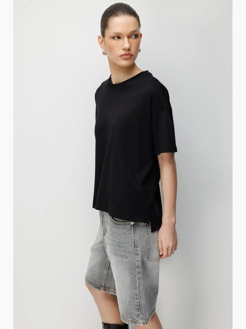 T-shirt oversized de gola redonda lisa com racha mixray - Kiabi T-shirt oversized de gola redonda lisa com racha mixray - Kiabi