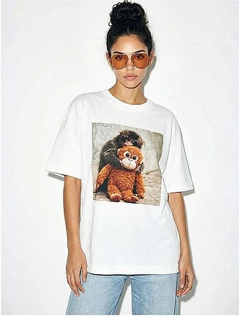 T-shirt oversized estampada de gola redonda com detalhe de acessório lucci