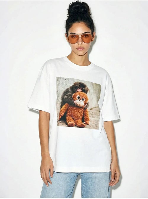 T-shirt oversized estampada de gola redonda com detalhe de acessório lucci - Kiabi T-shirt oversized estampada de gola redonda com detalhe de acessório lucci - Kiabi