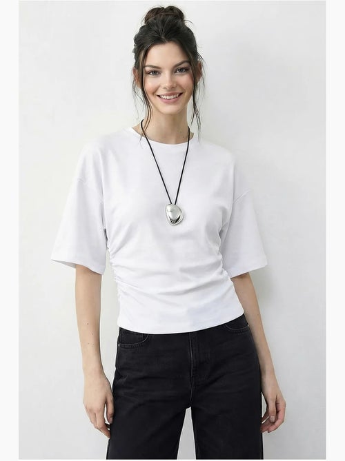 T-shirt regular fit com gola redonda lucci - Kiabi T-shirt regular fit com gola redonda lucci - Kiabi