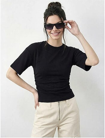 T-shirt regular fit com gola redonda lucci
