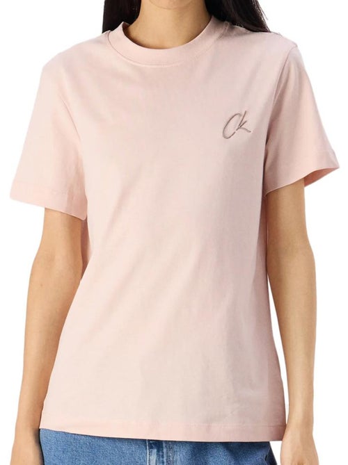 T-shirt Rosa Calvin Klein Jeans Bordada para Mulher - Kiabi T-shirt Rosa Calvin Klein Jeans Bordada para Mulher - Kiabi