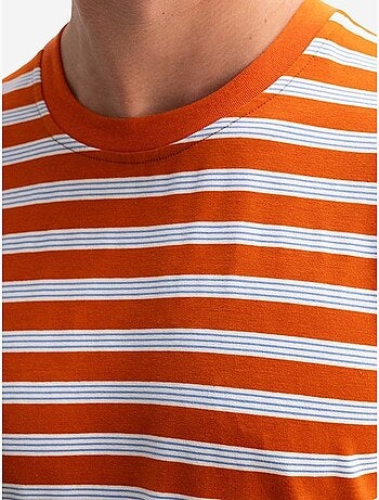 T-shirt slim fit às riscas com gola redonda giesto