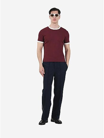 T-shirt slim fit com decote redondo e debrum em contraste giesto