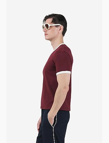 T-shirt slim fit com decote redondo e debrum em contraste giesto