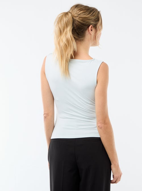 T-shirt stretch com detalhe de bijuteria dourada - Kiabi T-shirt stretch com detalhe de bijuteria dourada - Kiabi