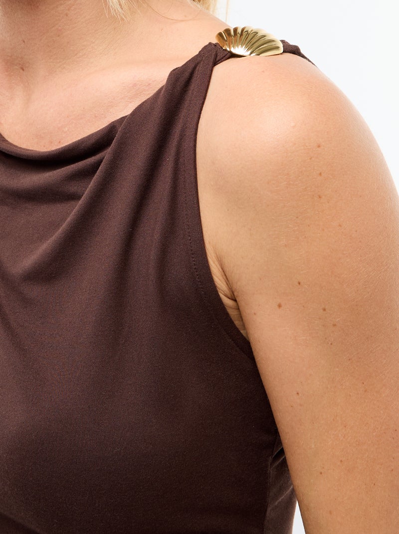 T-shirt stretch com detalhe de bijuteria dourada Castanho - Kiabi