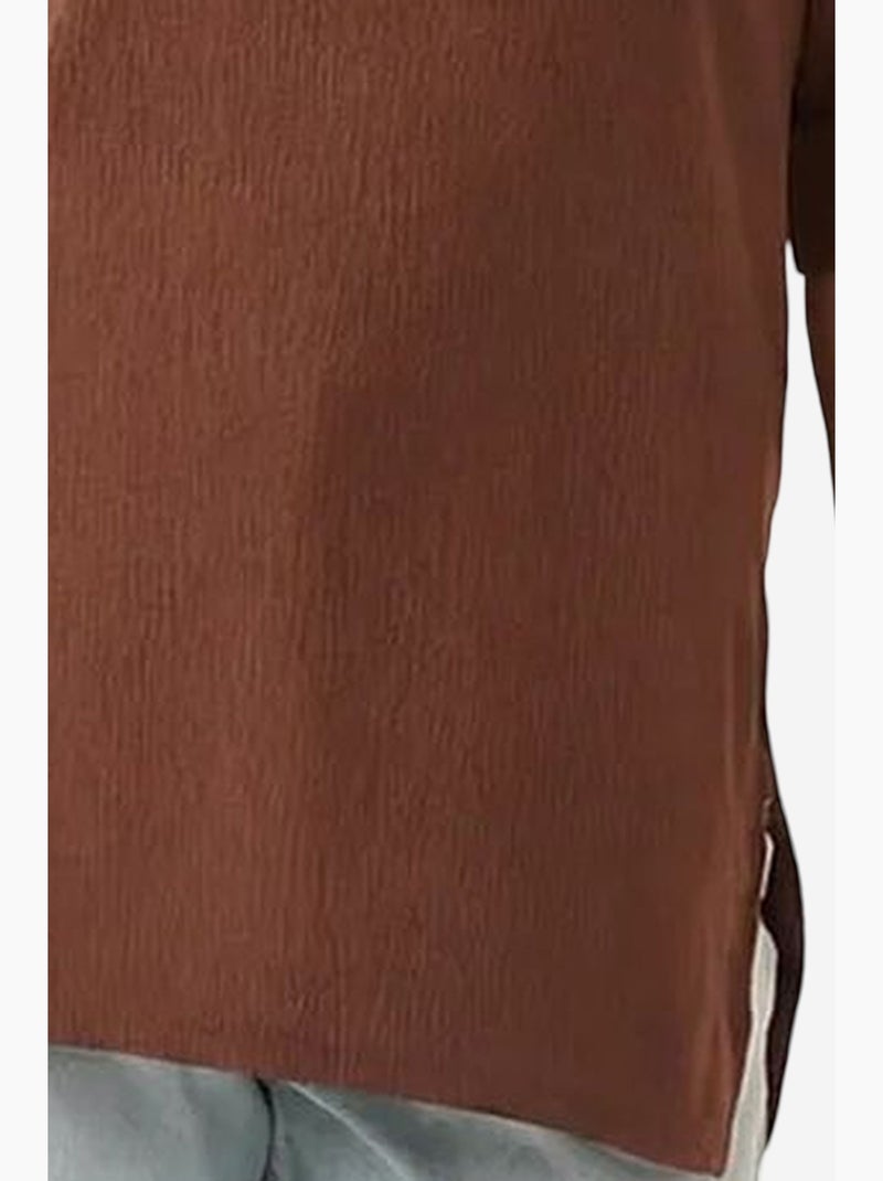 T-shirt texturizada de gola redonda e manga curta bdart Castanho-chocolate - Kiabi