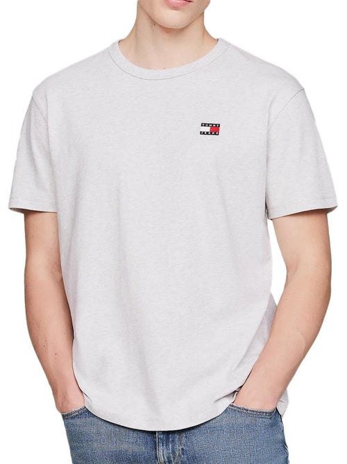 T-shirt tommy hilfiger cinzenta com crachá para homem - Kiabi T-shirt tommy hilfiger cinzenta com crachá para homem - Kiabi