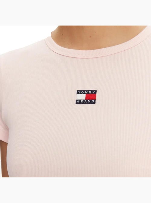 T-shirt Tommy Hilfiger Rosa com Crachá para Mulher - Kiabi T-shirt Tommy Hilfiger Rosa com Crachá para Mulher - Kiabi