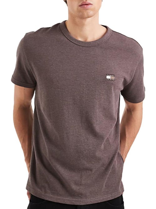 T-shirt Tommy Hilfiger Tjm Reg Badge Castanho para Homem - Kiabi T-shirt Tommy Hilfiger Tjm Reg Badge Castanho para Homem - Kiabi