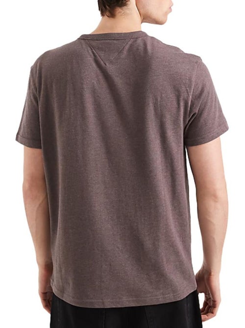 T-shirt Tommy Hilfiger Tjm Reg Badge Castanho para Homem - Kiabi T-shirt Tommy Hilfiger Tjm Reg Badge Castanho para Homem - Kiabi