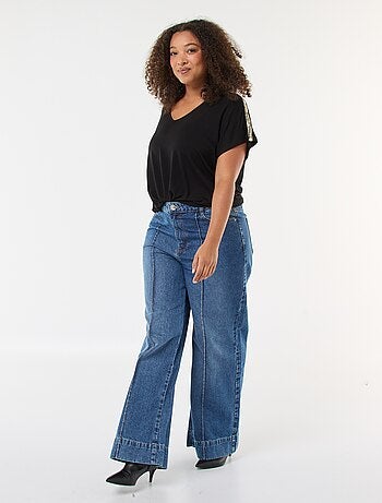 T-shirt 'Vero Moda' gola V com lantejoulas