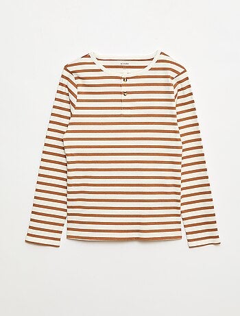 T-shirts canelados de manga comprida e gola tunisina