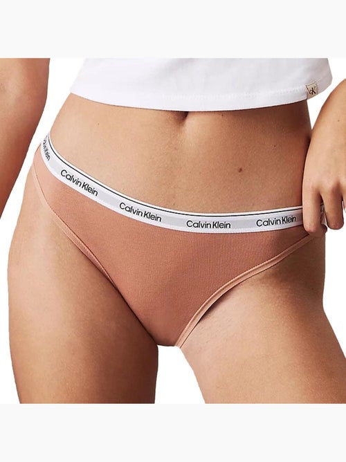 Tanga Calvin Klein Jeans Cobre para Mulher - Kiabi Tanga Calvin Klein Jeans Cobre para Mulher - Kiabi
