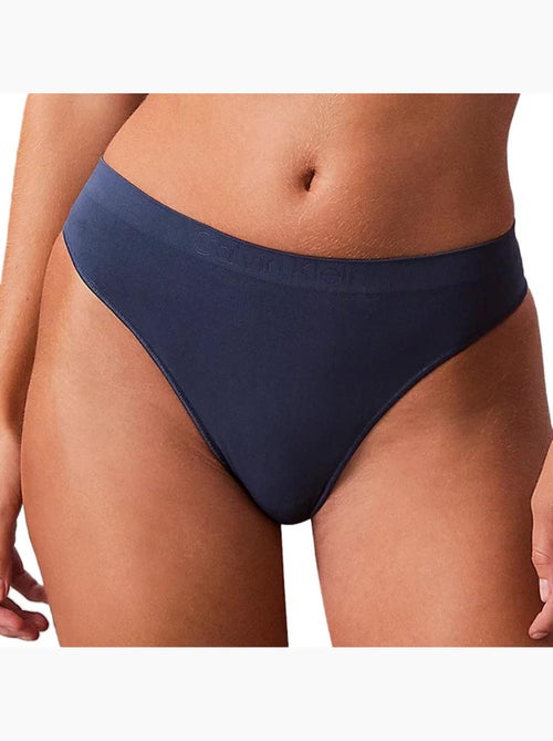 Tanga Calvin Klein Jeans Marine para Mulher - Kiabi Tanga Calvin Klein Jeans Marine para Mulher - Kiabi