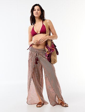 Tanga de biquíni em malha texturizada com laços para atar