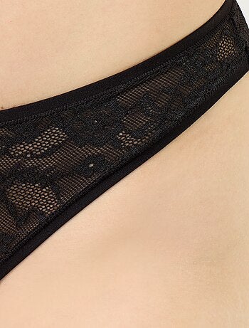 Tanga de renda vazada