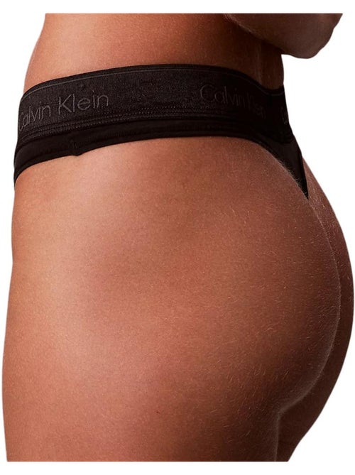 Tanga String Calvin Klein Jeans para Mulher em Preto - Kiabi Tanga String Calvin Klein Jeans para Mulher em Preto - Kiabi