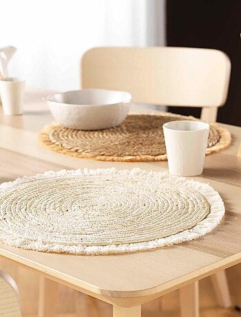 Tapete de mesa em junco com franjas