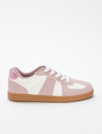 Ténis bicolores com atacadores